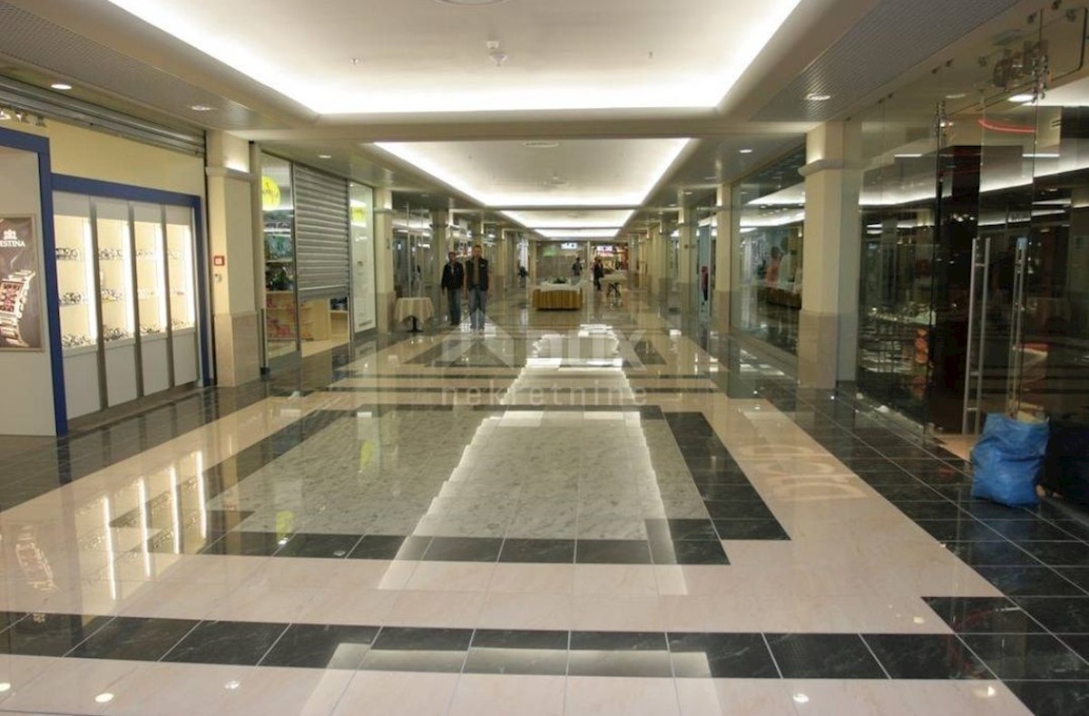 Locale commerciale Pećine, Rijeka, 100m2