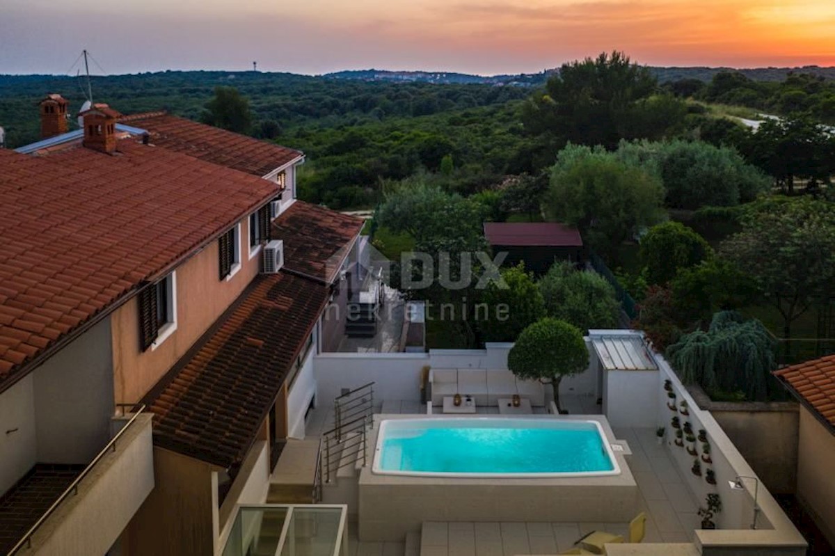 ISTRIA, VINKURAN - Casa con due appartamenti e piscina! Vicino al mare!