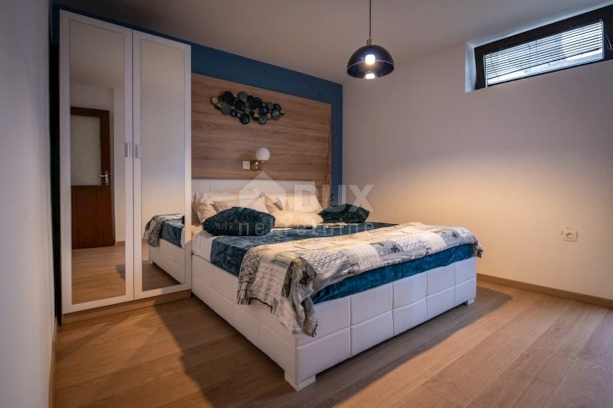 ISTRIA, VINKURAN - Casa con due appartamenti e piscina! Vicino al mare!