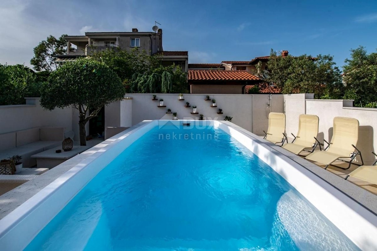 ISTRIA, VINKURAN - Casa con due appartamenti e piscina! Vicino al mare!
