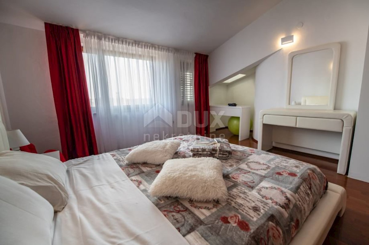 ISTRIA, VINKURAN - Casa con due appartamenti e piscina! Vicino al mare!