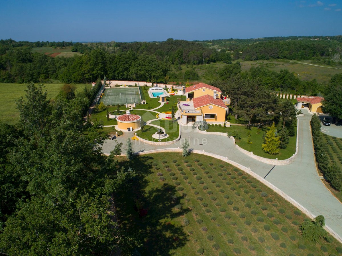 ISTRIA - Proprietà esclusiva, villa, ampio giardino con servizi aggiuntivi