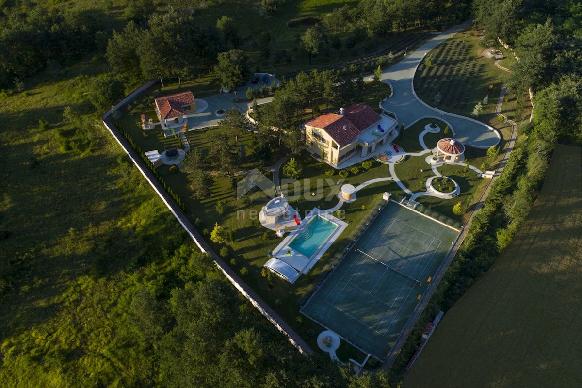 ISTRIA - Proprietà esclusiva, villa, ampio giardino con servizi aggiuntivi