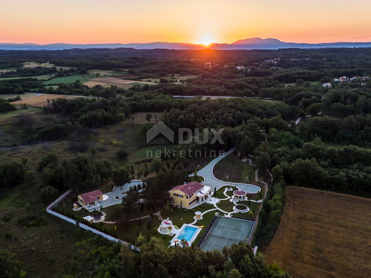 ISTRIA - Proprietà esclusiva, villa, ampio giardino con servizi aggiuntivi