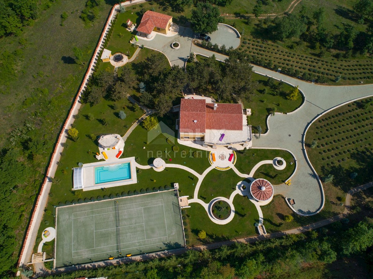 ISTRIA - Proprietà esclusiva, villa, ampio giardino con servizi aggiuntivi