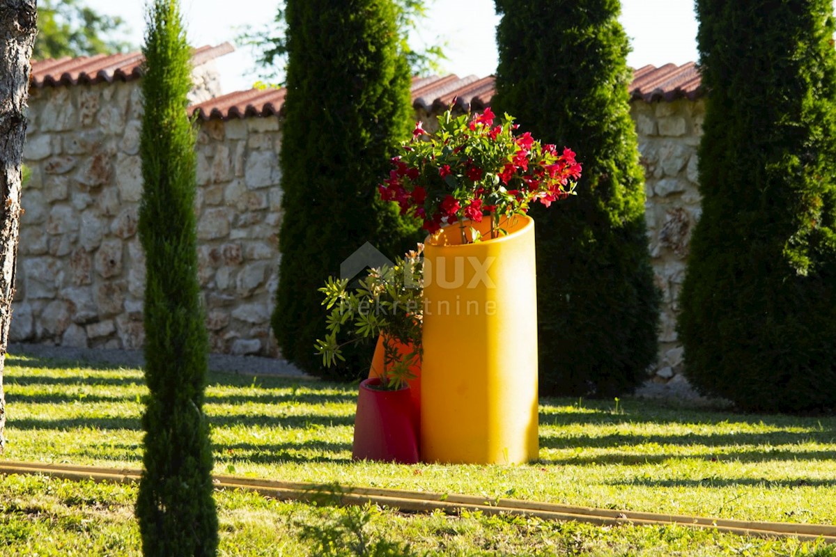 ISTRIA - Proprietà esclusiva, villa, ampio giardino con servizi aggiuntivi