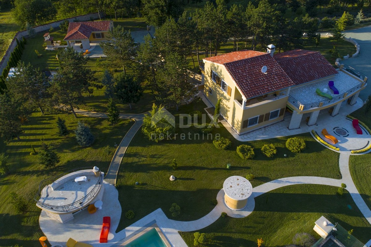 ISTRIA - Proprietà esclusiva, villa, ampio giardino con servizi aggiuntivi