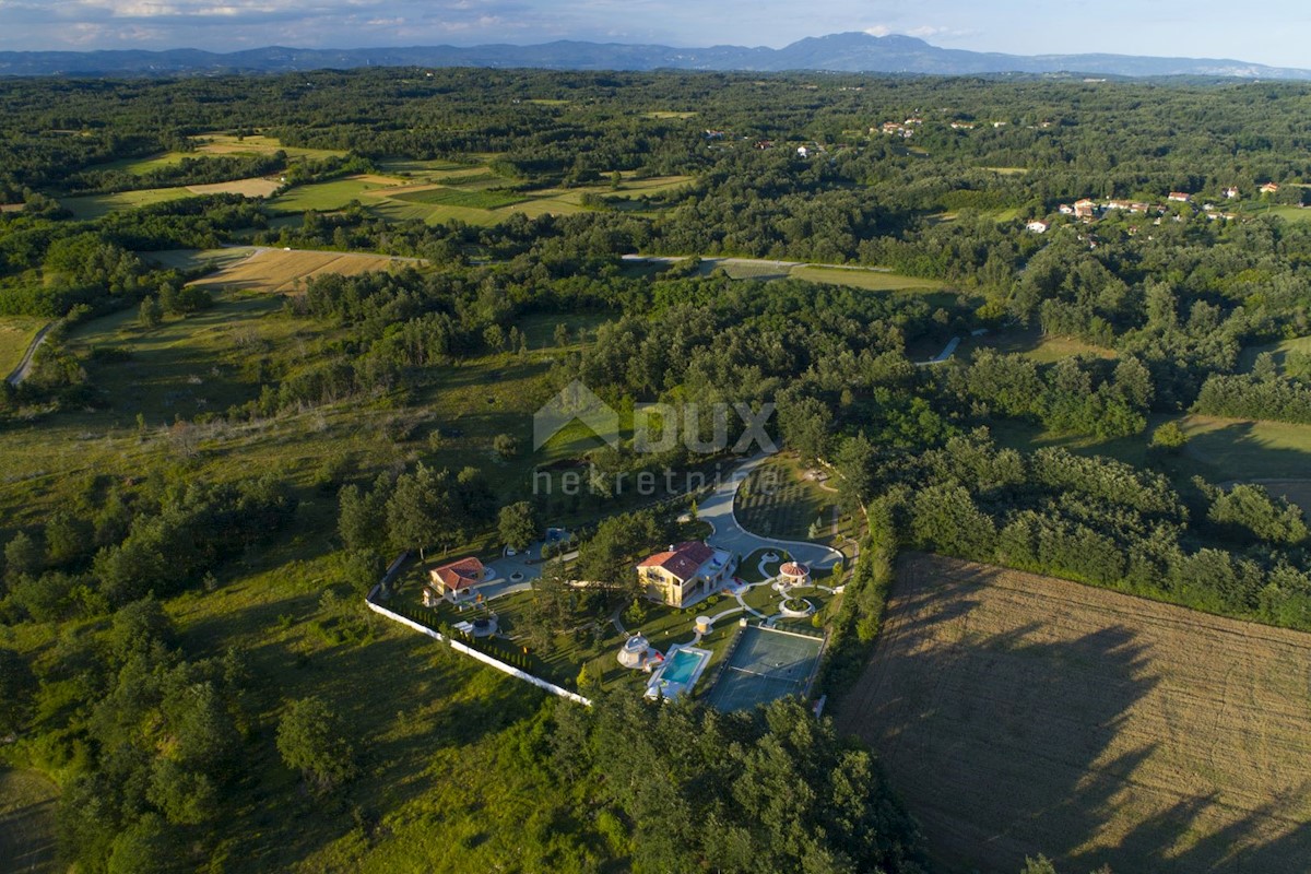 ISTRIA - Proprietà esclusiva, villa, ampio giardino con servizi aggiuntivi