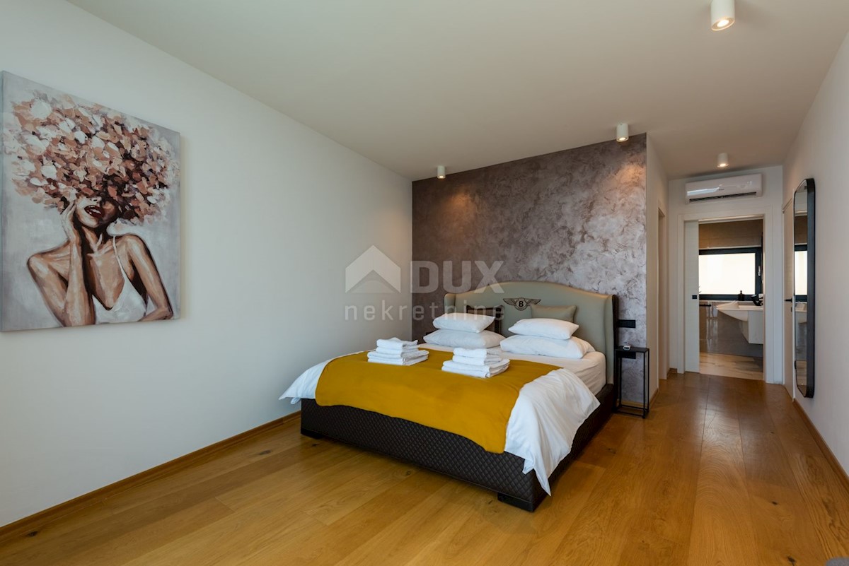CRIKVENICA - Villa moderna con vista panoramica sul mare!
