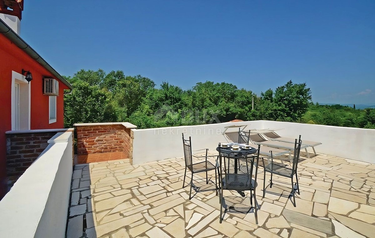 ISTRIA, LABIN - Casa con piscina ai margini del villaggio