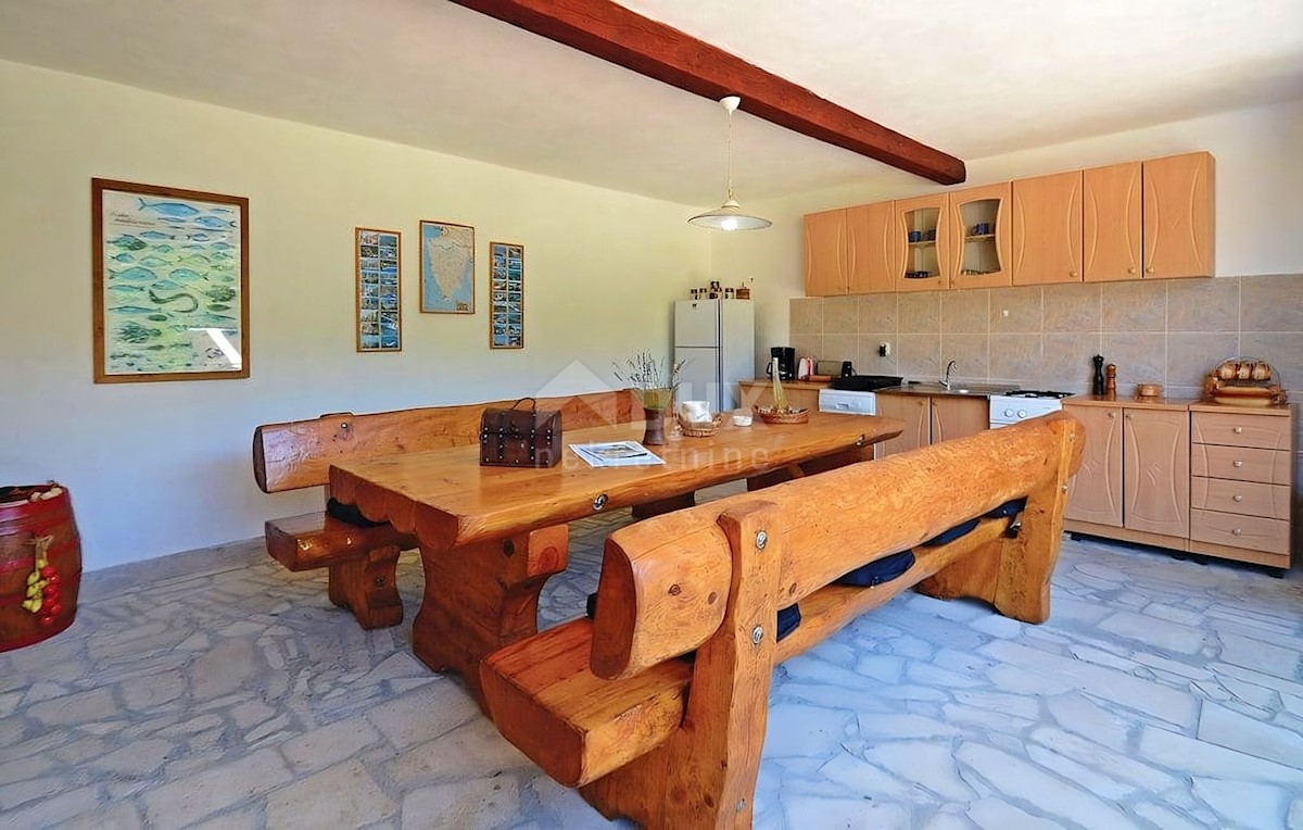 ISTRIA, LABIN - Casa con piscina ai margini del villaggio