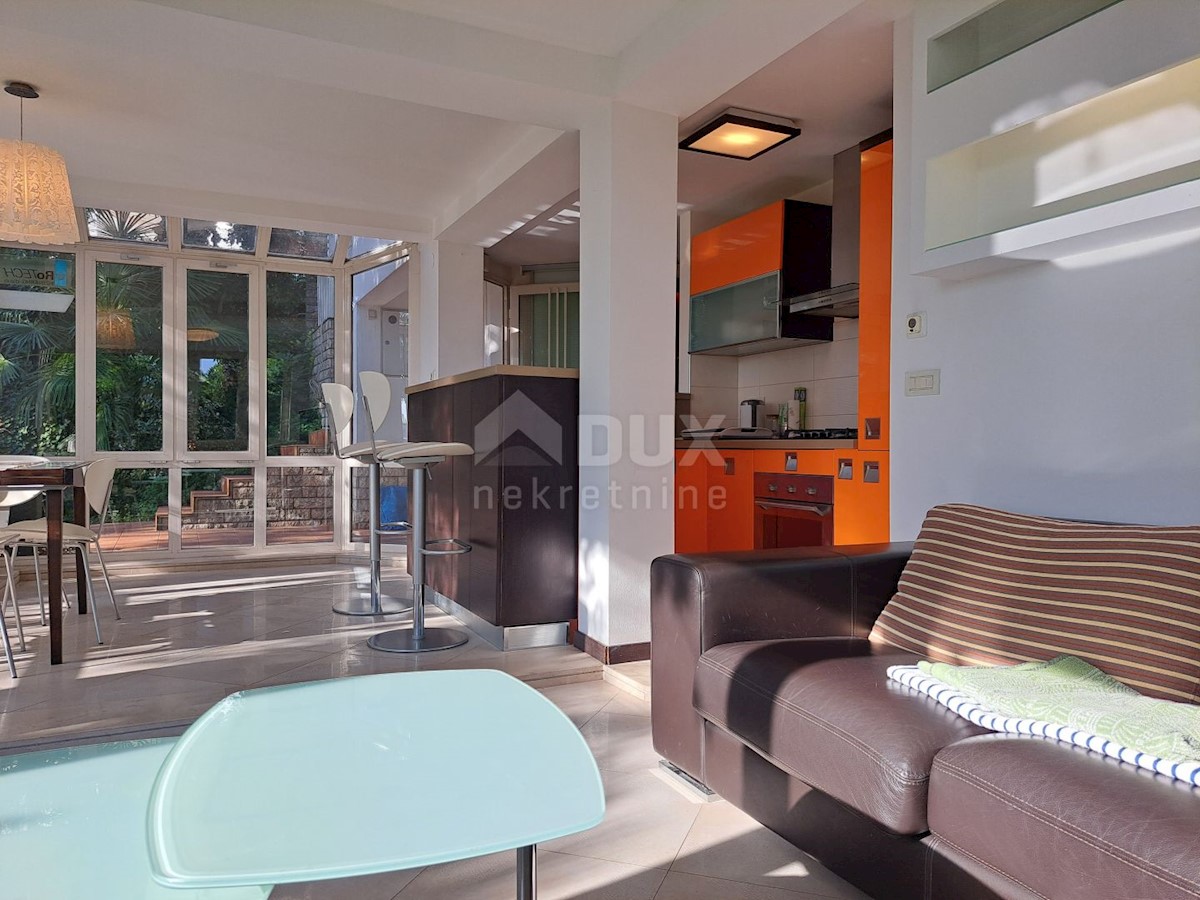 OPATIJA, CENTRO - casa indipendente con bella vista e giardino nel centro di Opatija