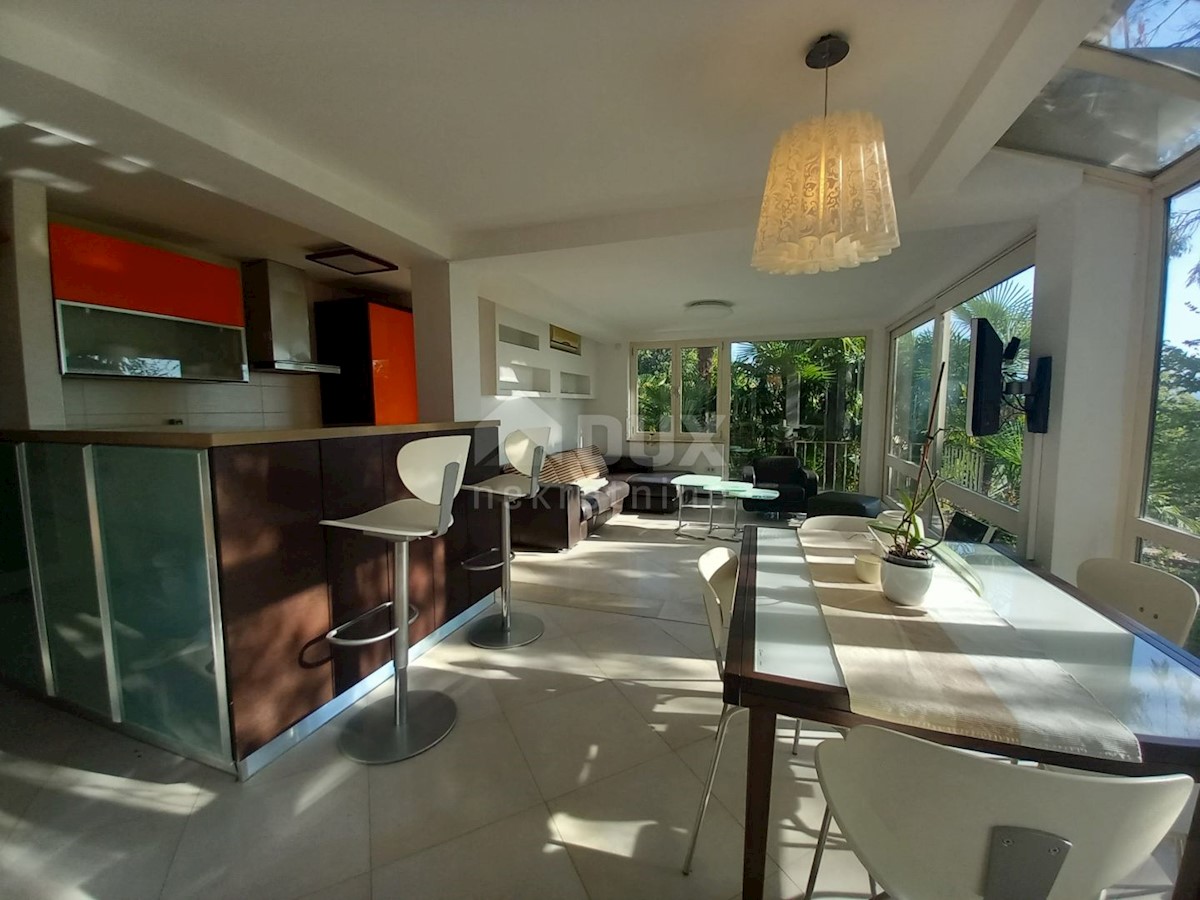 OPATIJA, CENTRO - casa indipendente con bella vista e giardino nel centro di Opatija