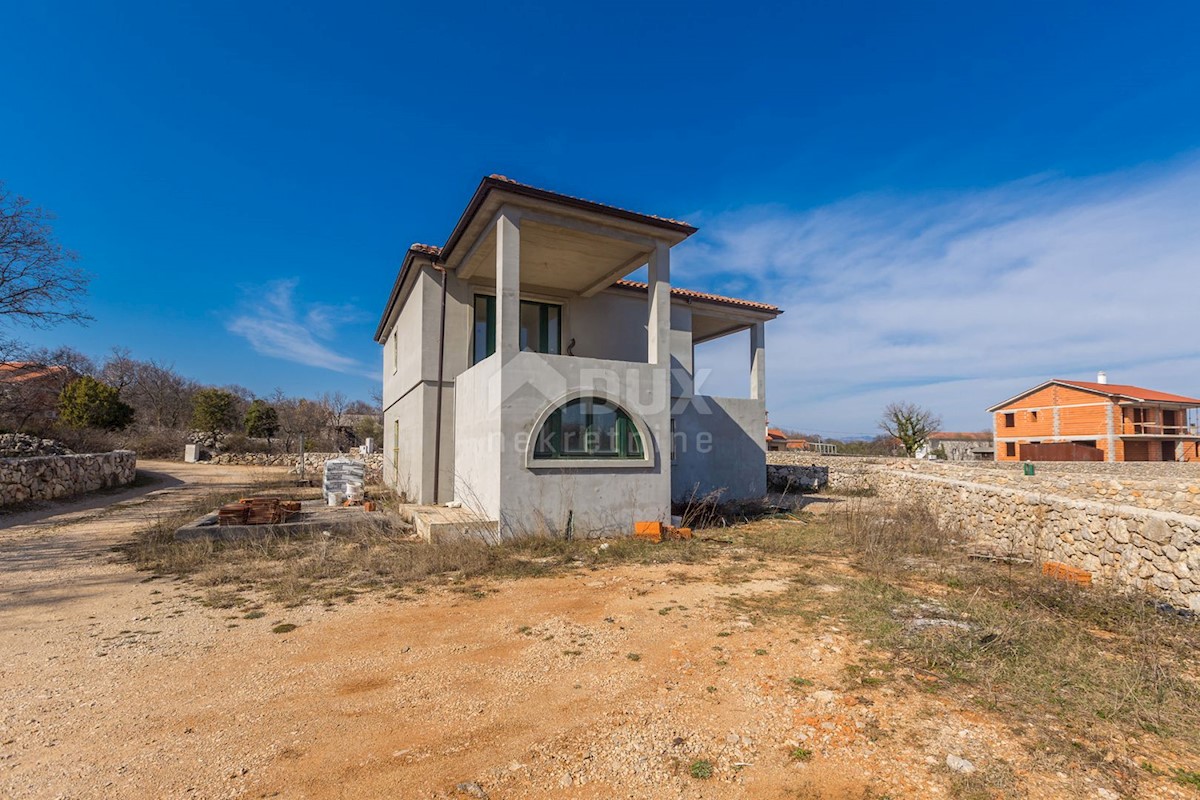 ISOLA DI KRK - Casa rustica all'interno dell'isola con piscina