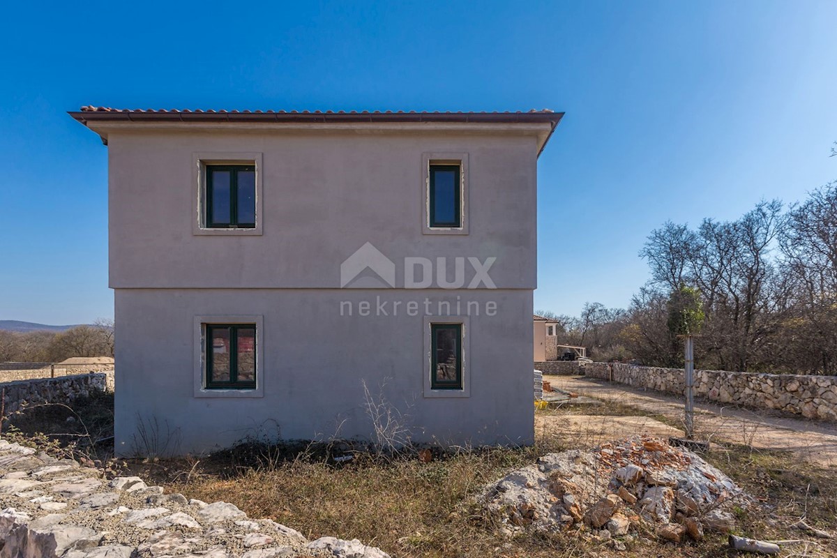 ISOLA DI KRK - Casa rustica all'interno dell'isola con piscina