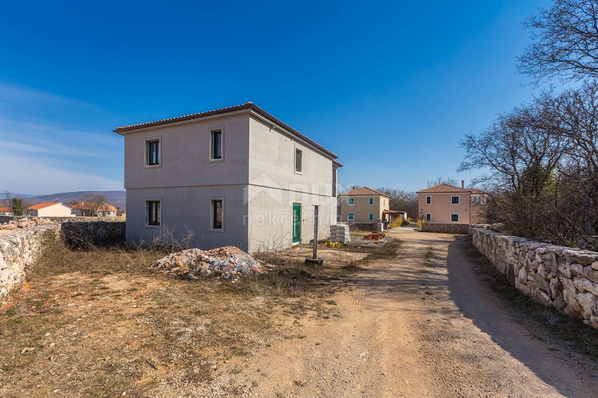 ISOLA DI KRK - Casa rustica all'interno dell'isola con piscina