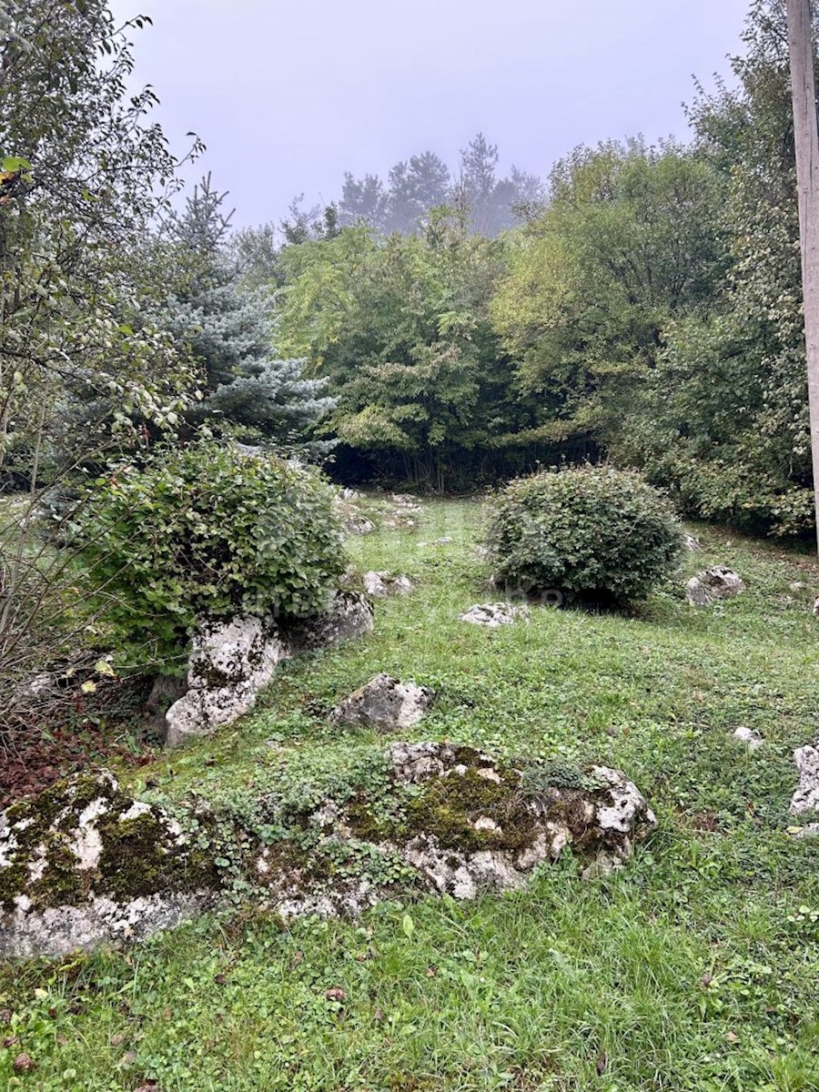 OTOČAC - Casa con ampio giardino e 2 cantieri