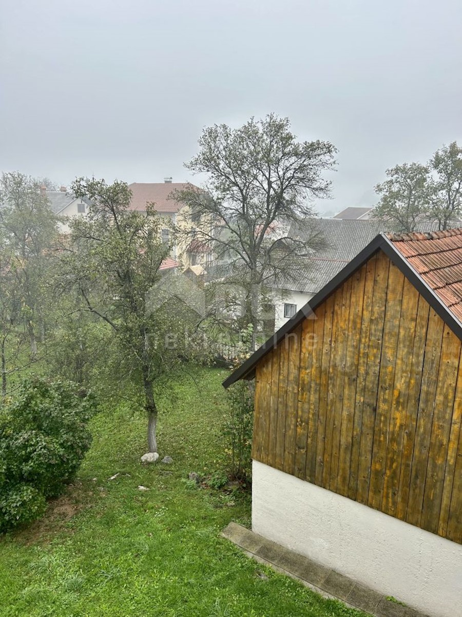 OTOČAC - Casa con ampio giardino e 2 cantieri