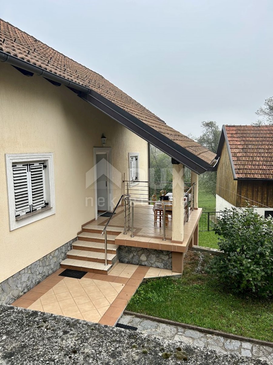 OTOČAC - Casa con ampio giardino e 2 cantieri