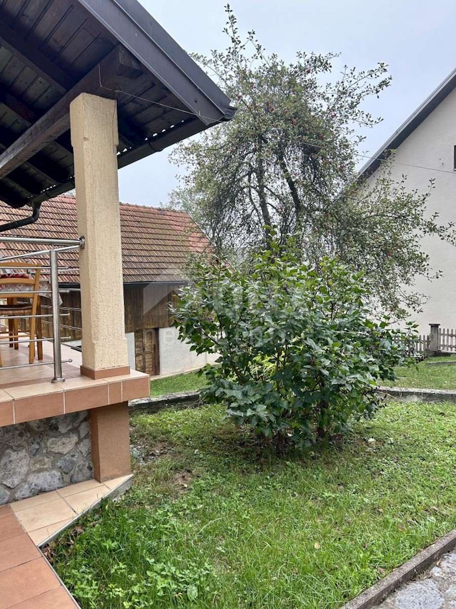 OTOČAC - Casa con ampio giardino e 2 cantieri