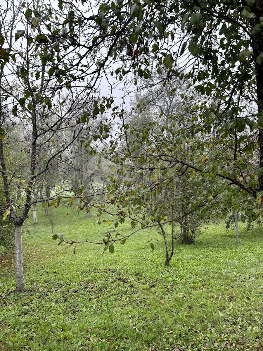 OTOČAC - Casa con ampio giardino e 2 cantieri