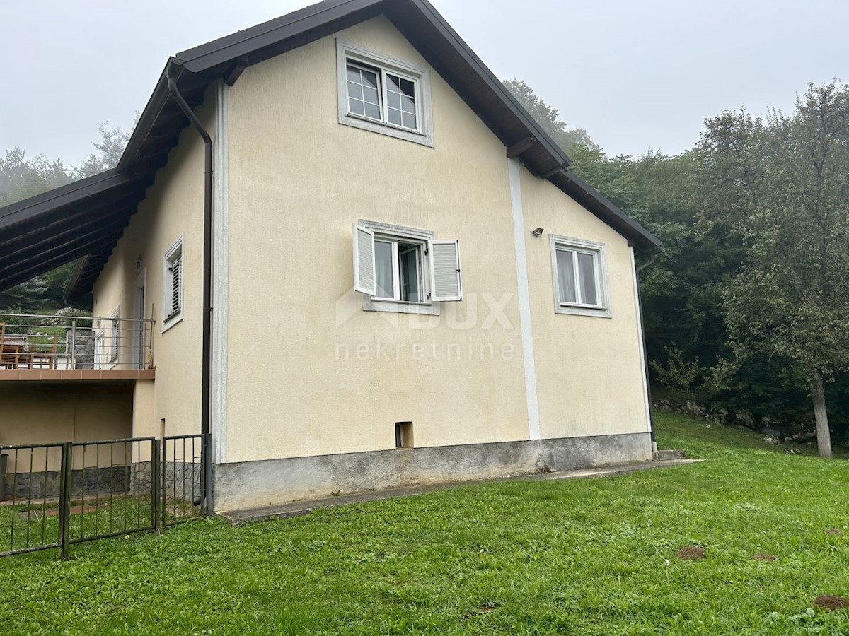 OTOČAC - Casa con ampio giardino e 2 cantieri