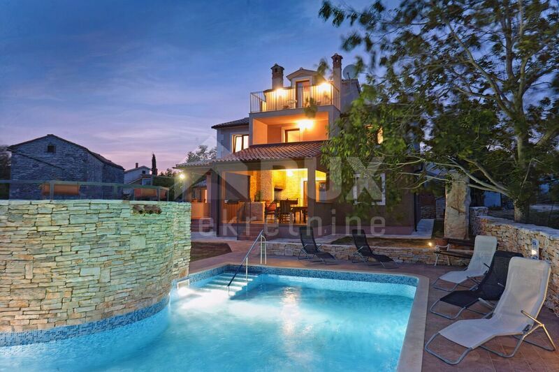 ISTRIA, JURŠIĆI - affascinante casa con vista sulla natura