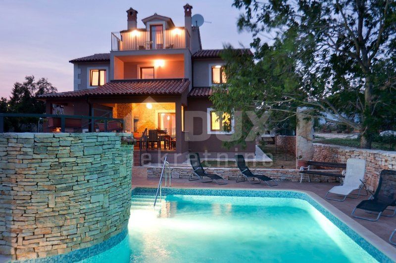 ISTRIA, JURŠIĆI - affascinante casa con vista sulla natura