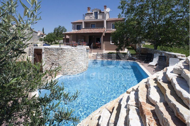 ISTRIA, JURŠIĆI - affascinante casa con vista sulla natura