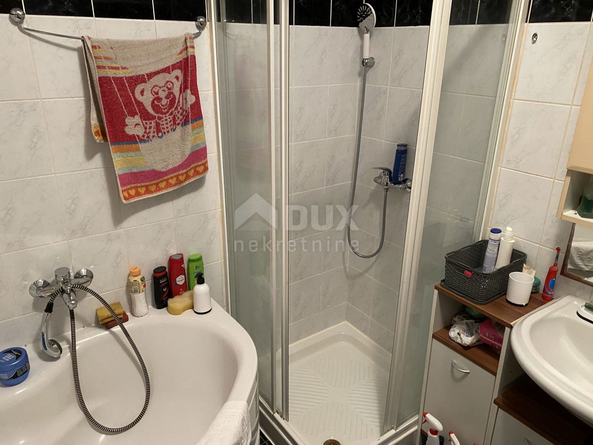 RIJEKA, KRNJEVO - Casa con giardino e 2 locali commerciali