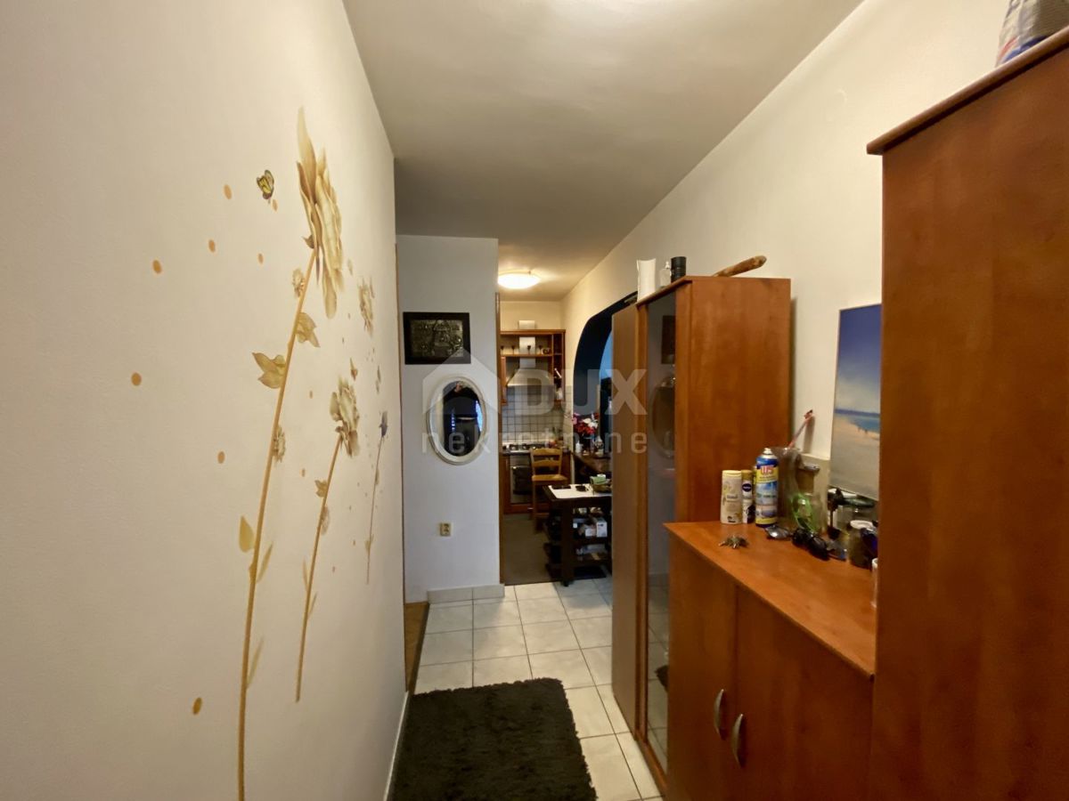 RIJEKA, KRNJEVO - Casa con giardino e 2 locali commerciali