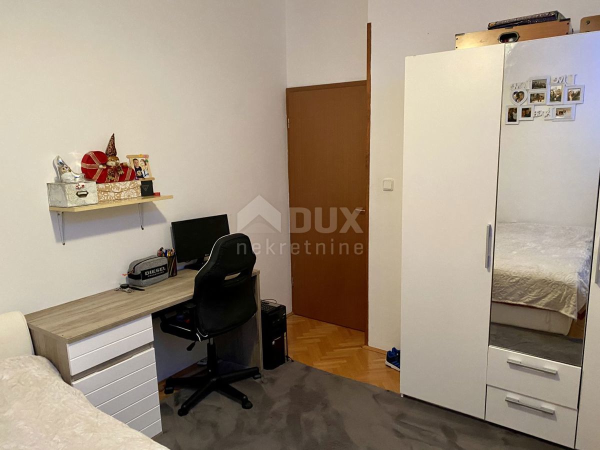 RIJEKA, KRNJEVO - Casa con giardino e 2 locali commerciali