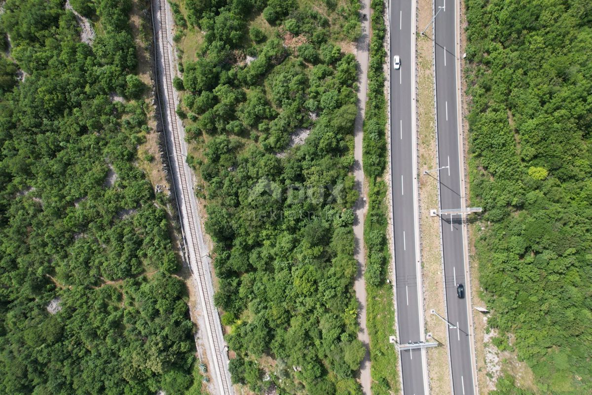 RIJEKA, ZAMET, DIRACJE - terreno 3320m2 proprio accanto all'autostrada per pubblicità (poster jumbo)