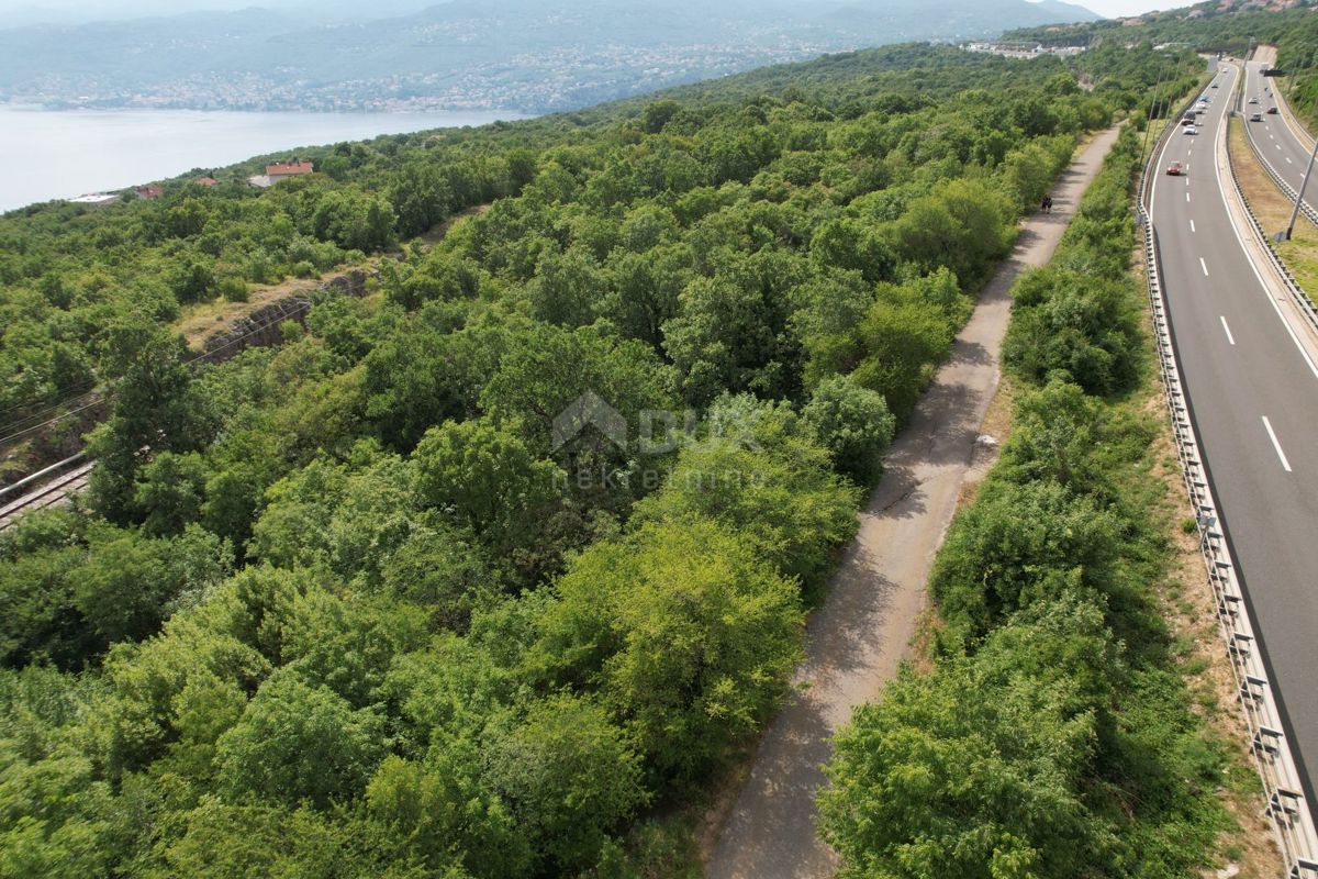 RIJEKA, ZAMET, DIRACJE - terreno 3320m2 proprio accanto all'autostrada per pubblicità (poster jumbo)