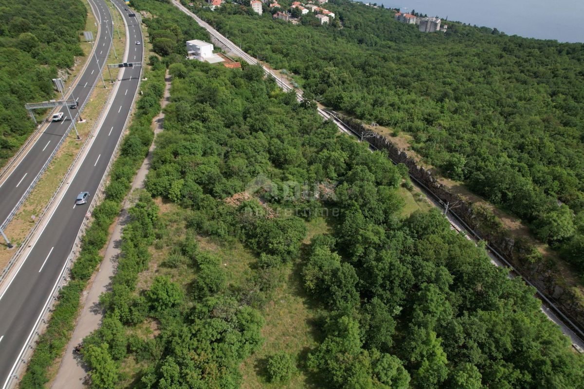 RIJEKA, ZAMET, DIRACJE - terreno 3320m2 proprio accanto all'autostrada per pubblicità (poster jumbo)