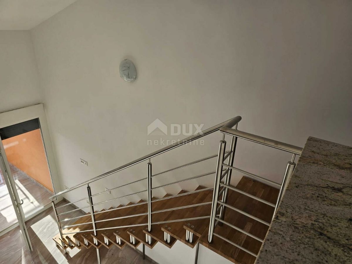 ISOLA DI RAB, BANJOL - Appartamento in mansarda di 80m2 con soppalco