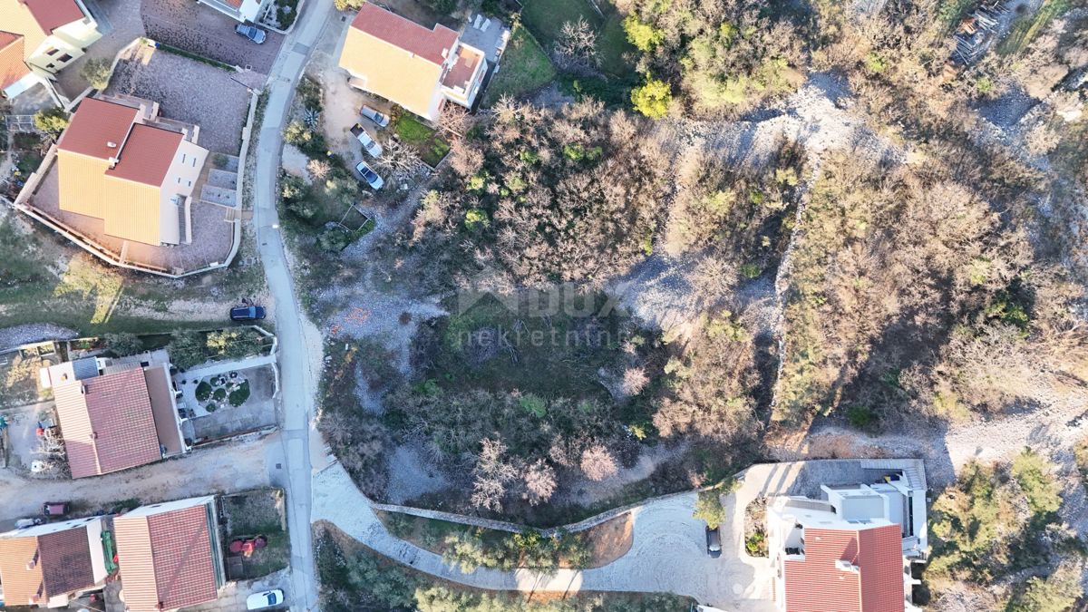 ISOLA DI KRK, VRBNIK (centro) - Terreno edificabile + soluzione concettuale dal design unico