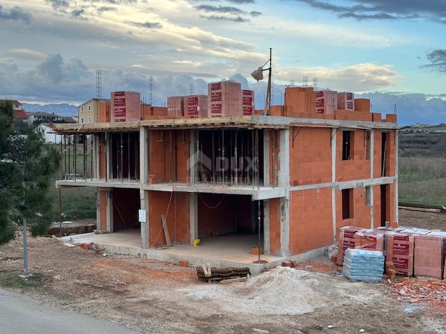 L'ISOLA DI PAG, POVLJANA, appartamento con 2 camere da letto in uno splendido edificio nuovo