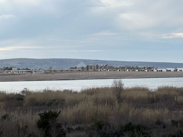 L'ISOLA DI PAG, POVLJANA, appartamento con 2 camere da letto in uno splendido edificio nuovo