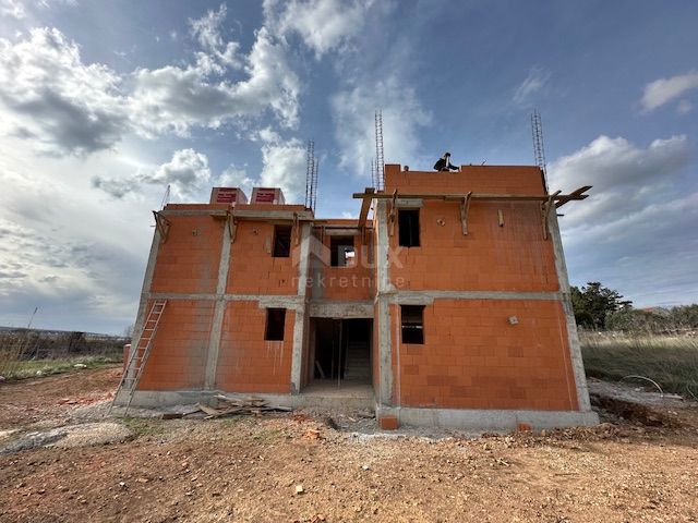 L'ISOLA DI PAG, POVLJANA, appartamento con 2 camere da letto in uno splendido edificio nuovo