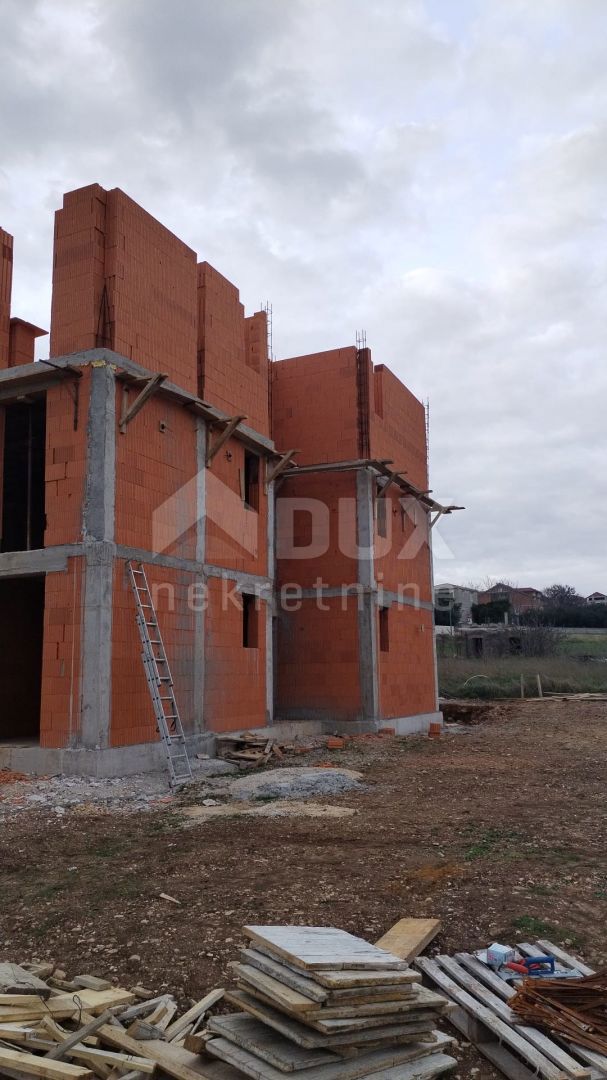 L'ISOLA DI PAG, POVLJANA, appartamento con 2 camere da letto in uno splendido edificio nuovo