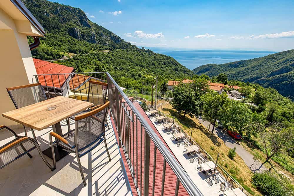 OPATIJA, LOVRANSKA DRAGA - hotel e ristorante 600m2 con vista panoramica in un'oasi di pace + ambiente 1300m2