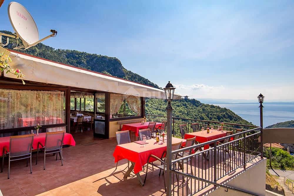 OPATIJA, LOVRANSKA DRAGA - hotel e ristorante 600m2 con vista panoramica in un'oasi di pace + ambiente 1300m2