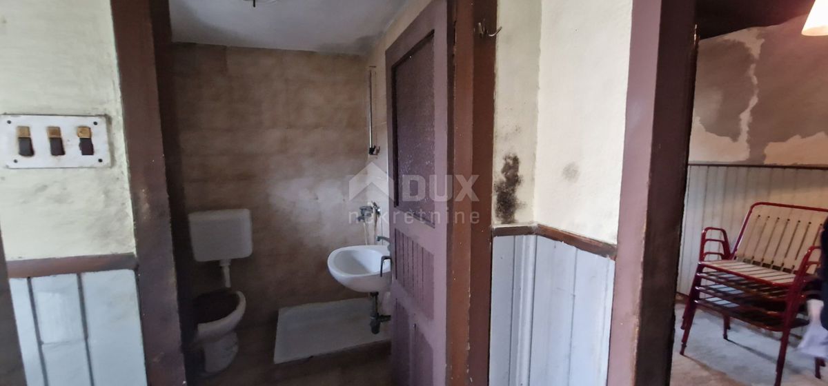 ISTRIA, MOTOVUN, OKOLICA - Due case da adattare con cortile