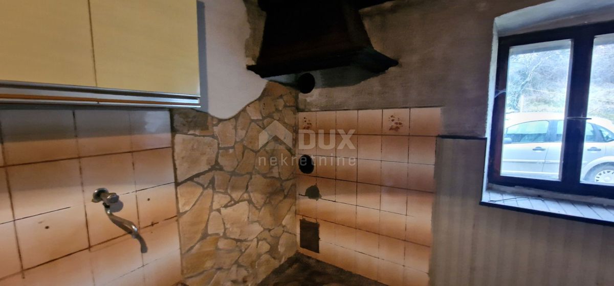 ISTRIA, MOTOVUN, OKOLICA - Due case da adattare con cortile