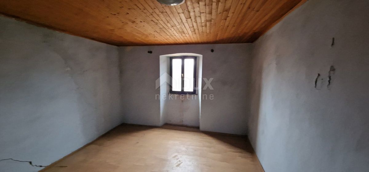 ISTRIA, MOTOVUN, OKOLICA - Due case da adattare con cortile