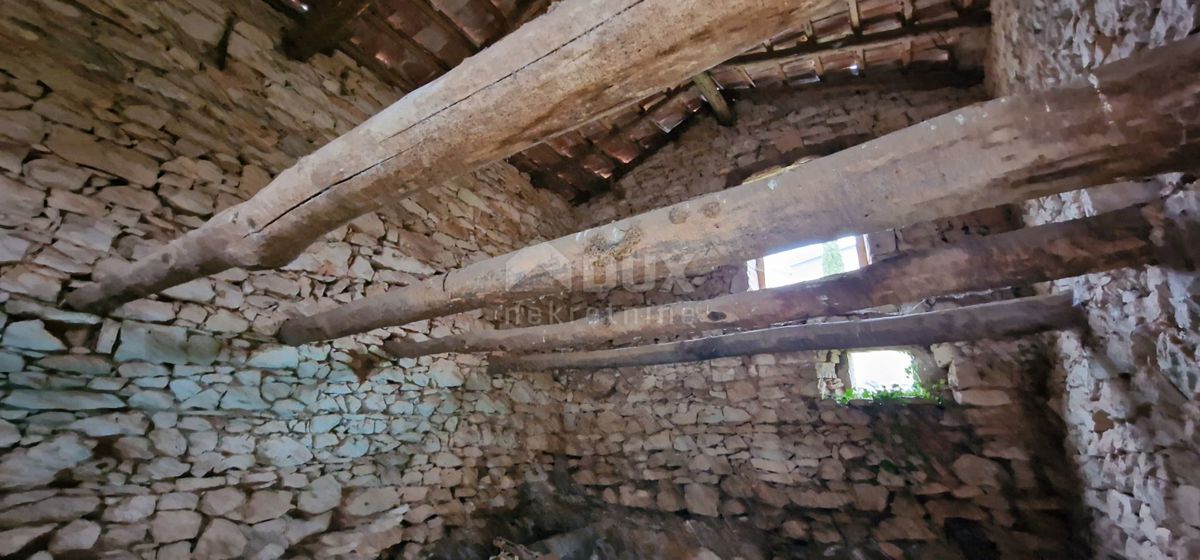 ISTRIA, MOTOVUN, OKOLICA - Due case da adattare con cortile