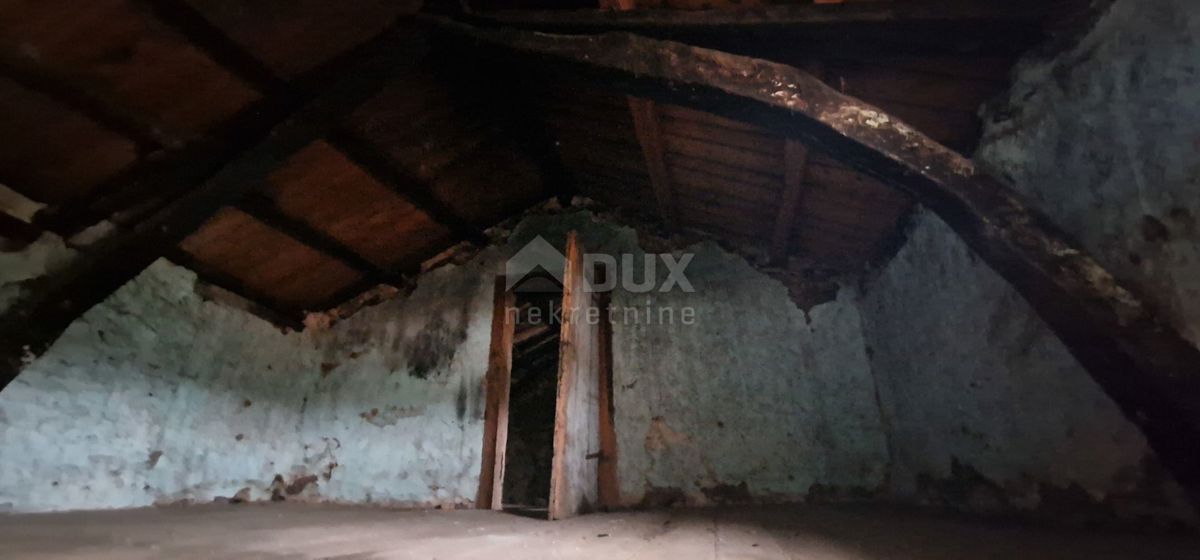 ISTRIA, MOTOVUN, OKOLICA - Due case da adattare con cortile