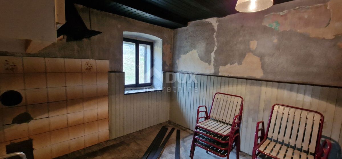 ISTRIA, MOTOVUN, OKOLICA - Due case da adattare con cortile