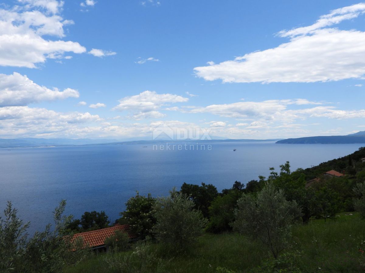 LOVRAN, LIGANJ - terreno CON PERMESSO DI COSTRUZIONE!!!! 1038 mq con vista panoramica sul mare per un edificio residenziale - appartamenti - appartamenti / villa con piscina 